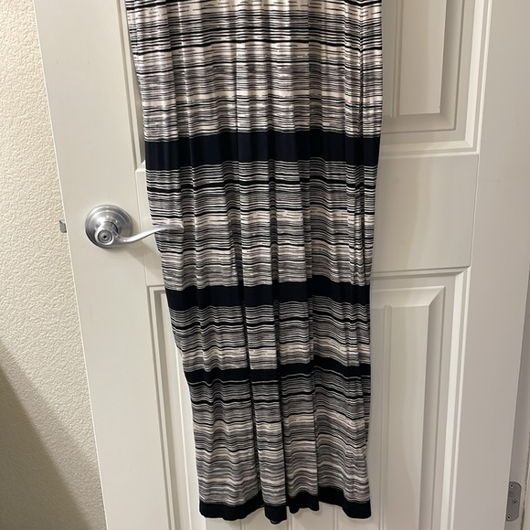 Loft Maxi Dress - Picture 4 of 9